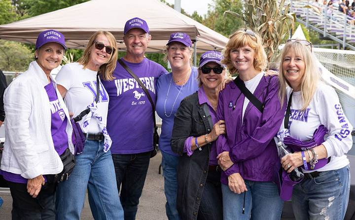 Group of alumni posing